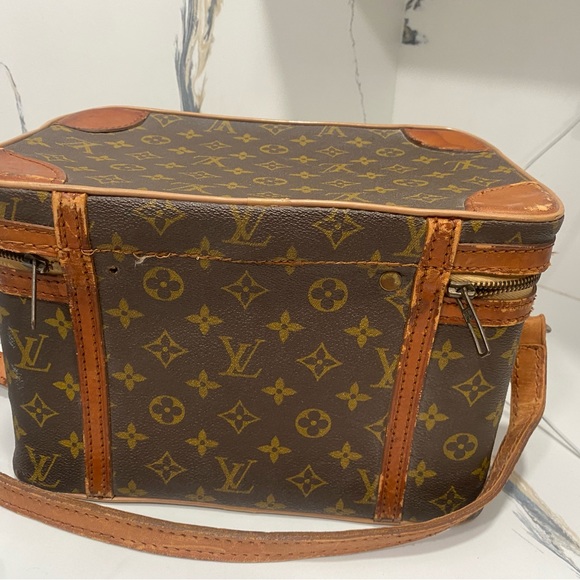 LOUIS VUITTON VINTAGE BEAUTY CASE IN MONOGRAM CANVAS - Picture 14 of 14